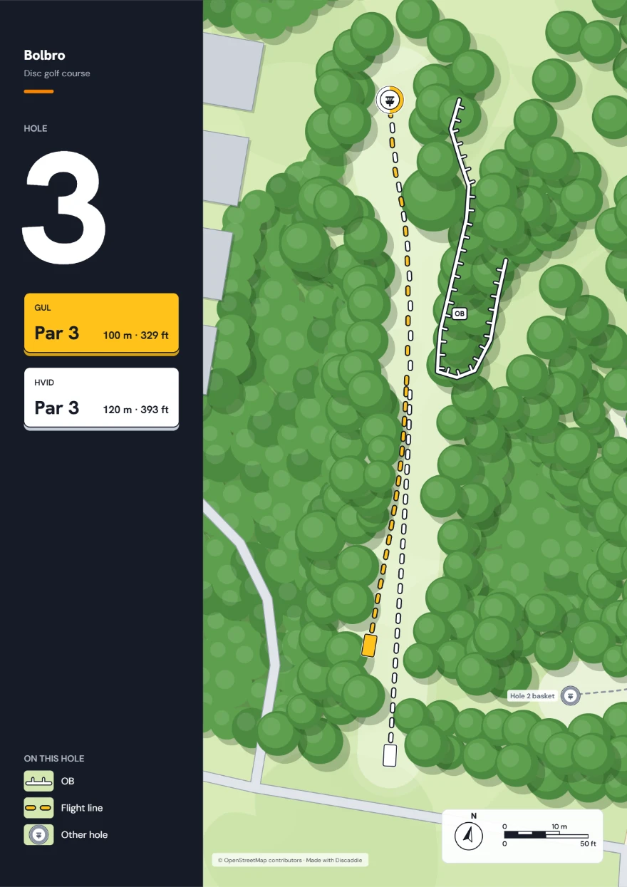 Tee-skilt til hul 3 på Bolbro: par 3, 100 m gul og 120 m hvid, OB til højre.