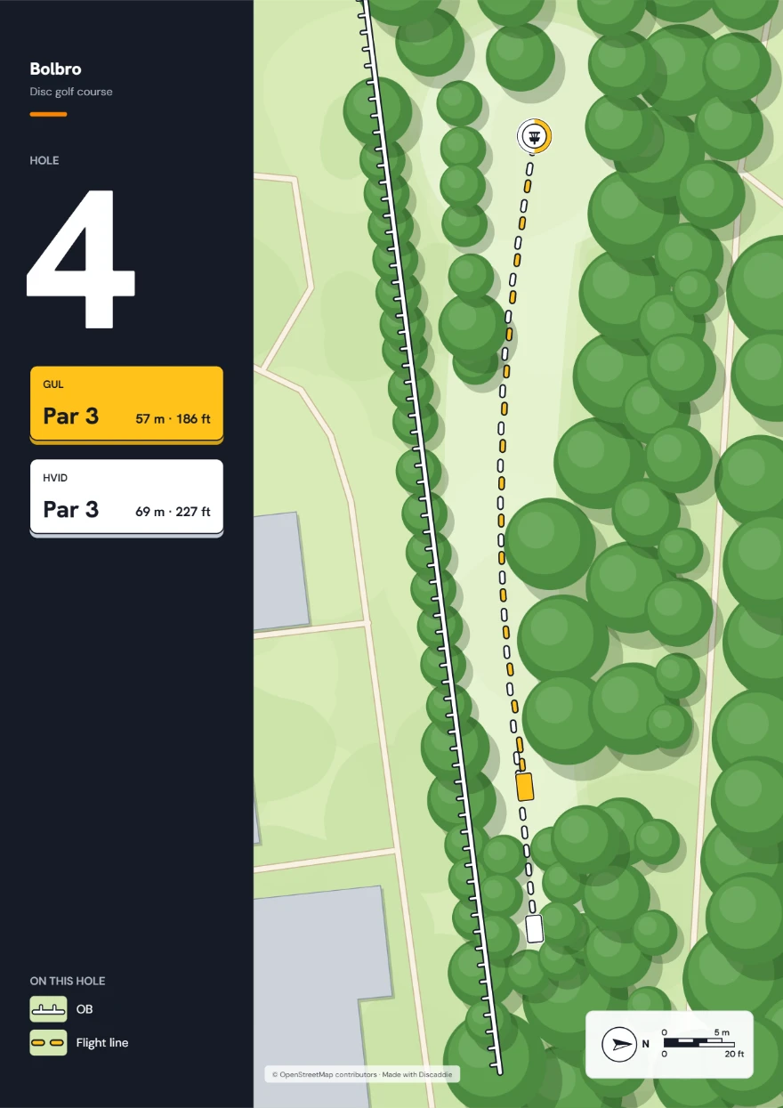 Tee-skilt til hul 4 på Bolbro: par 3, 57 m gul og 69 m hvid, OB til venstre.